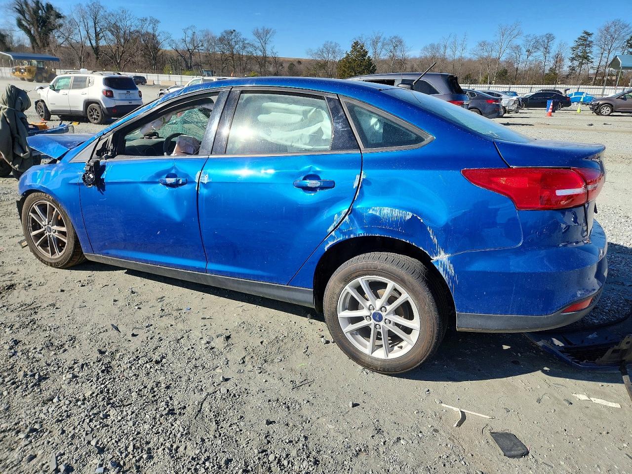 2018 FORD FOCUS SE photo 2