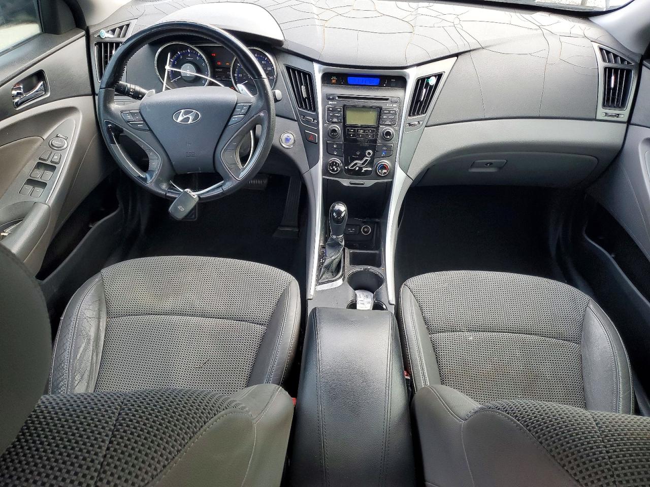2011 HYUNDAI SONATA SE photo 8