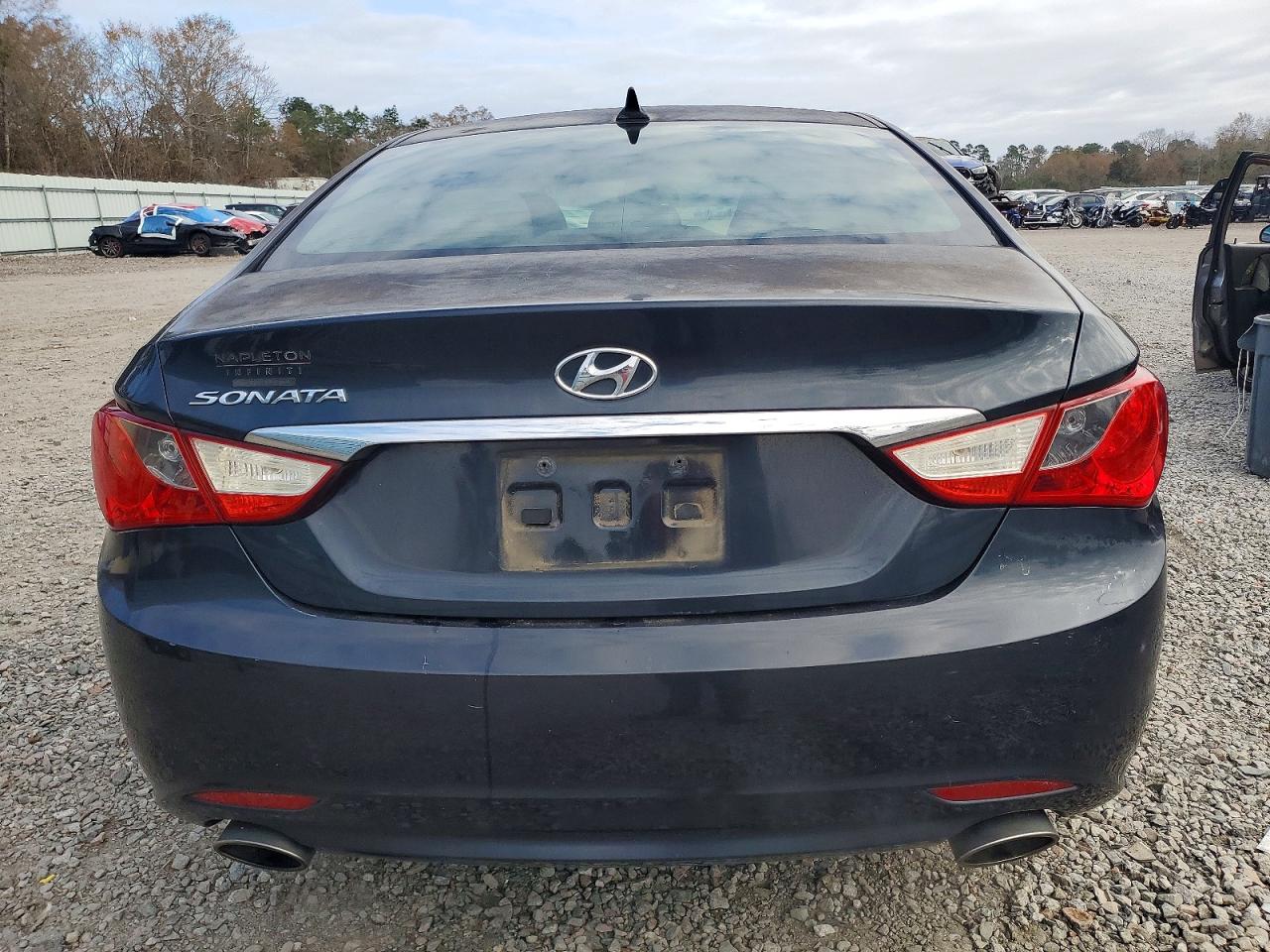 2011 HYUNDAI SONATA SE photo 6