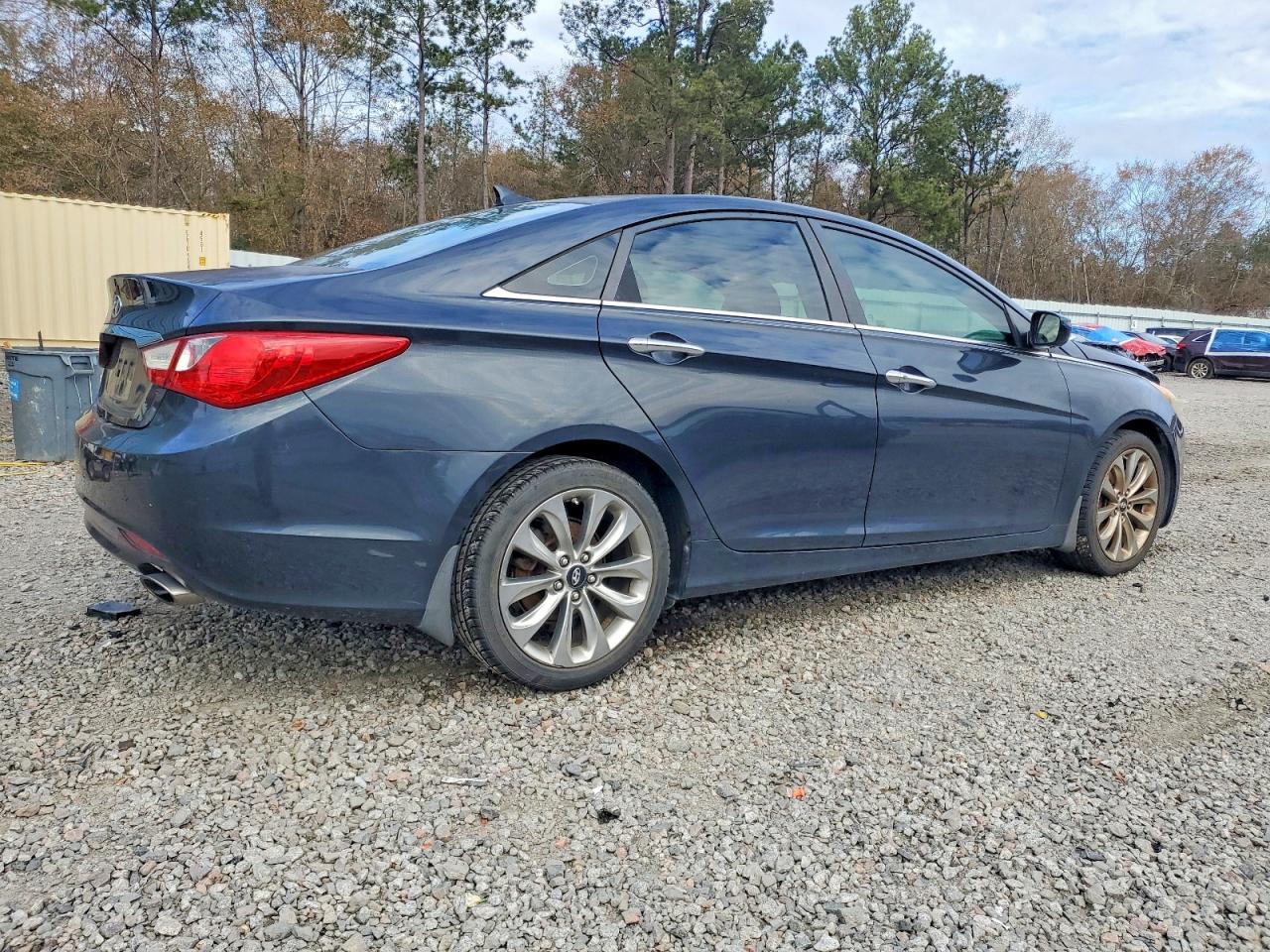 2011 HYUNDAI SONATA SE photo 3