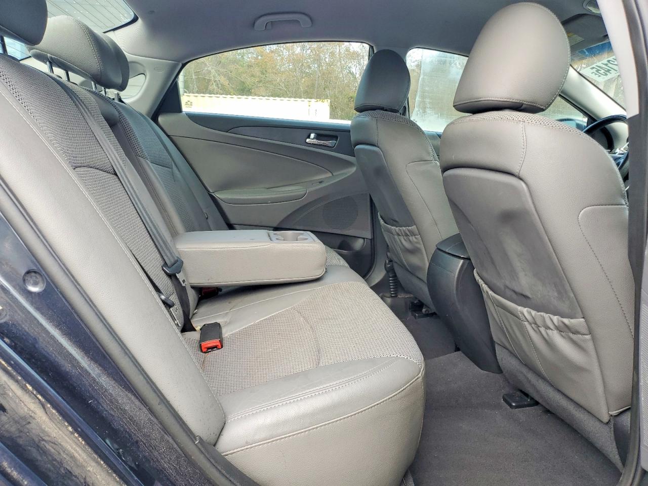 2011 HYUNDAI SONATA SE photo 10