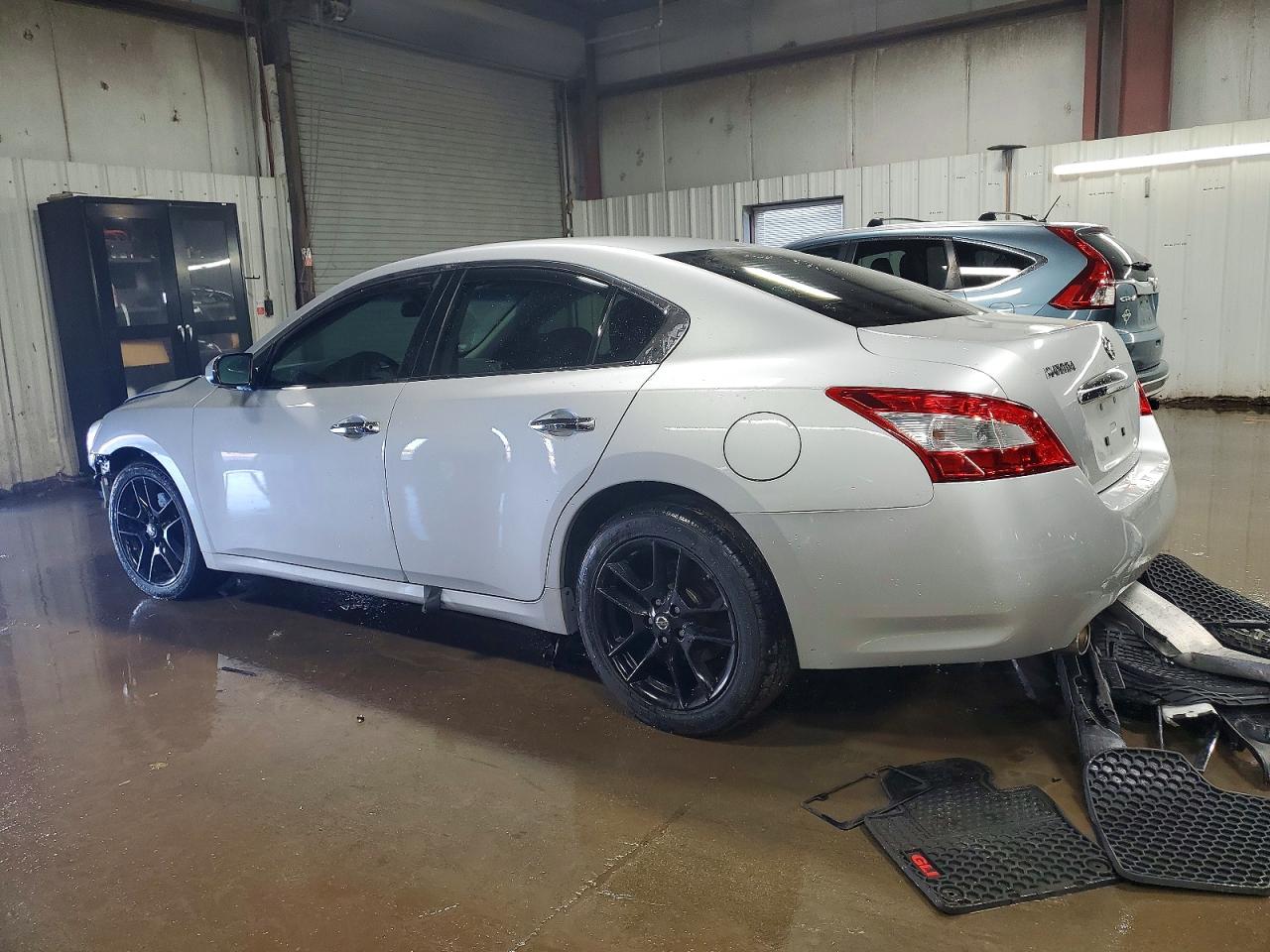2011 NISSAN MAXIMA S photo 2