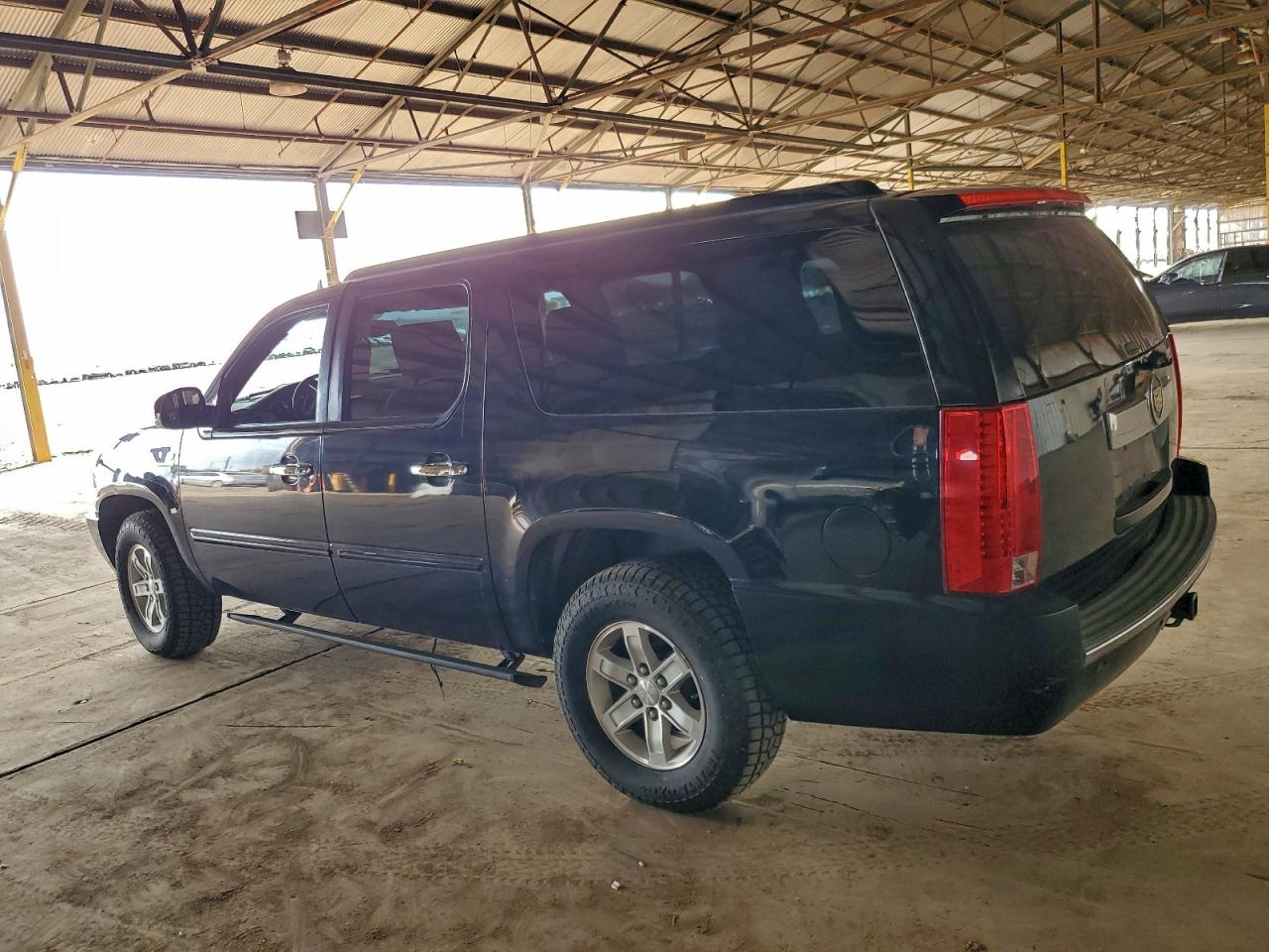 2012 CADILLAC ESCALADE ESV LUXURY photo 2