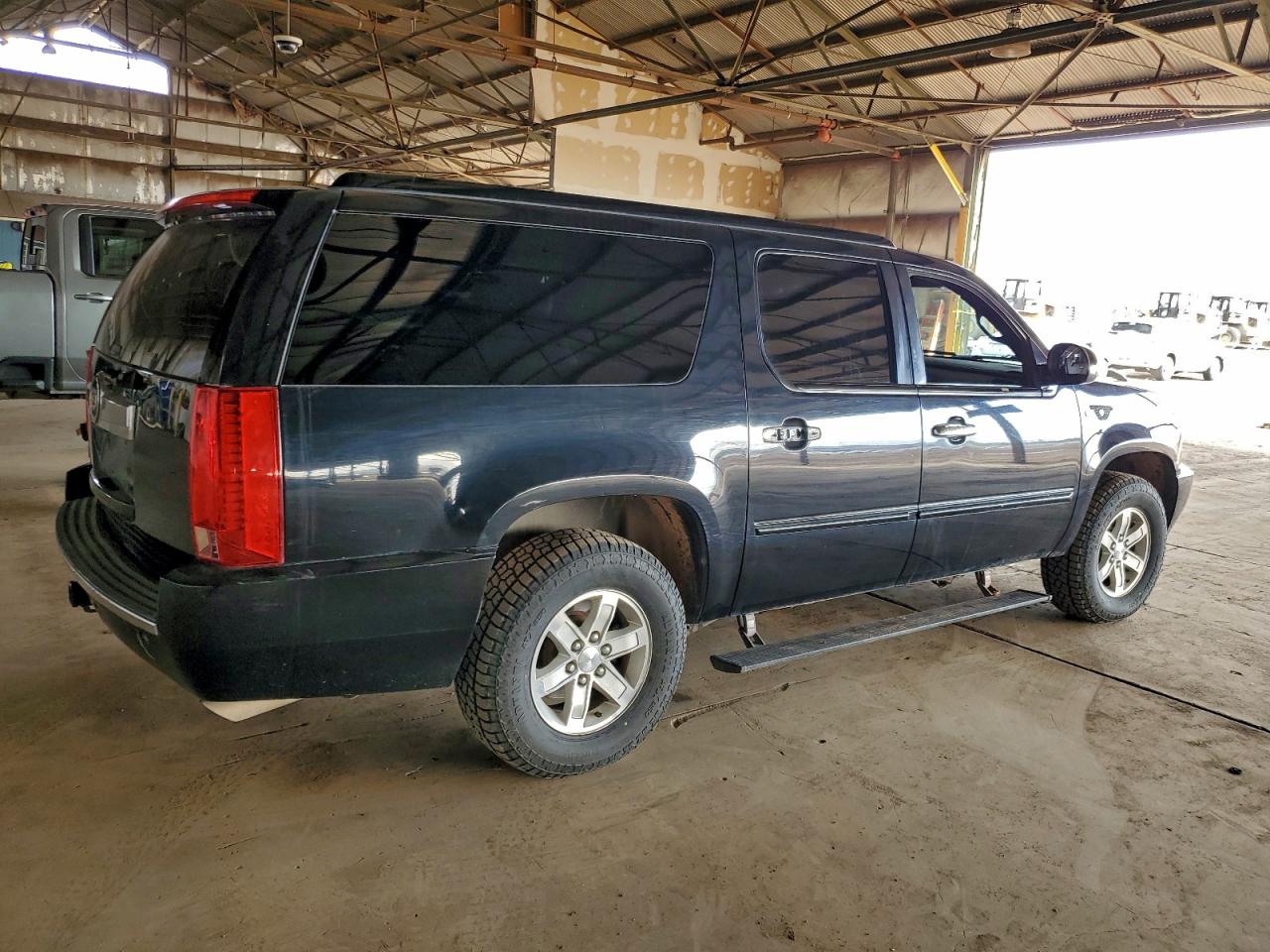 2012 CADILLAC ESCALADE ESV LUXURY photo 3