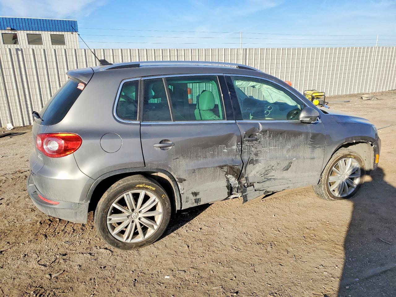 2011 VOLKSWAGEN TIGUAN S photo 5