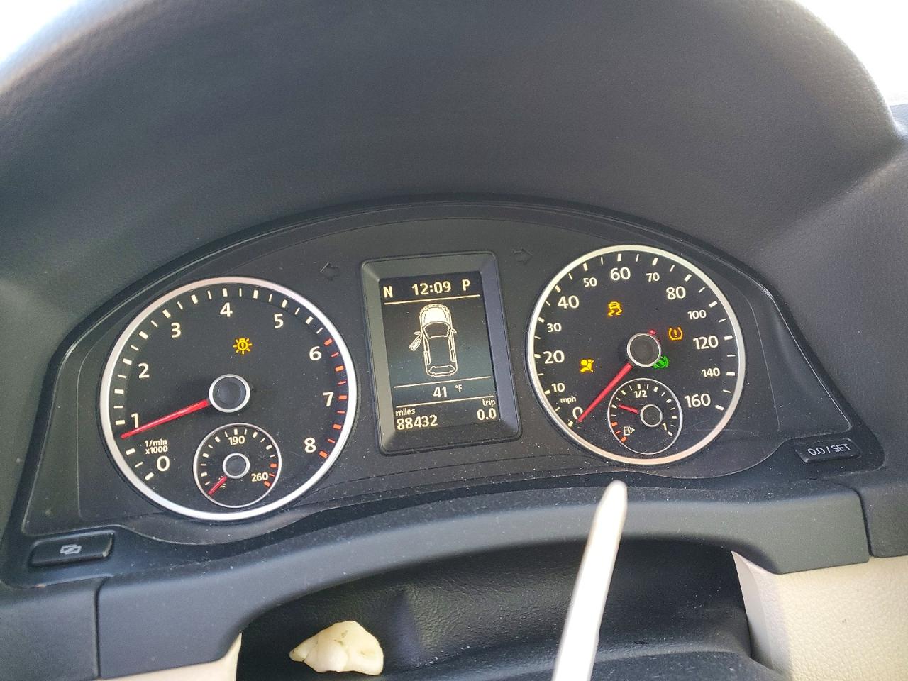 2011 VOLKSWAGEN TIGUAN S photo 17