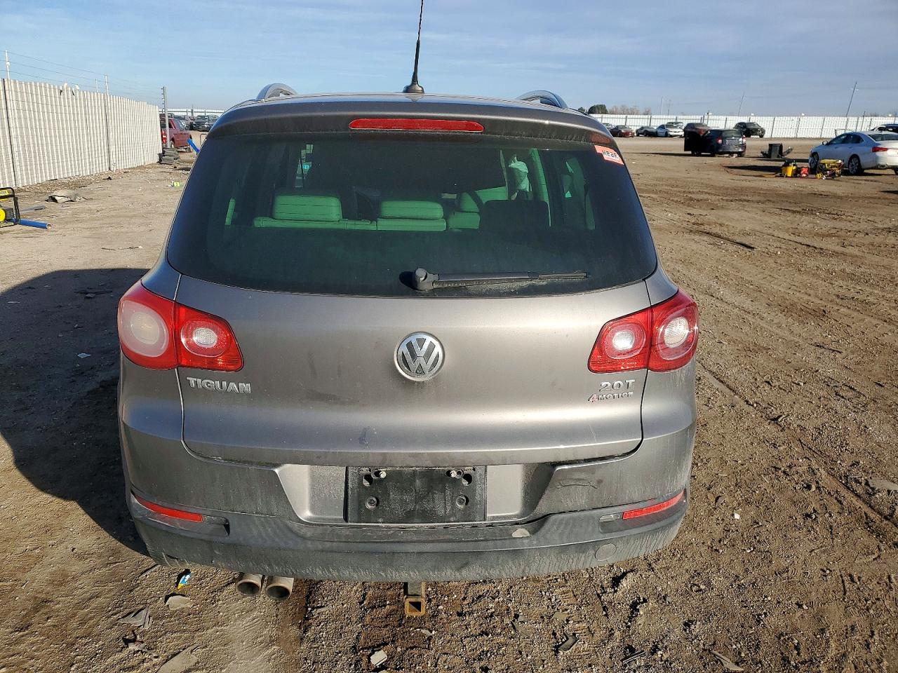 2011 VOLKSWAGEN TIGUAN S photo 11