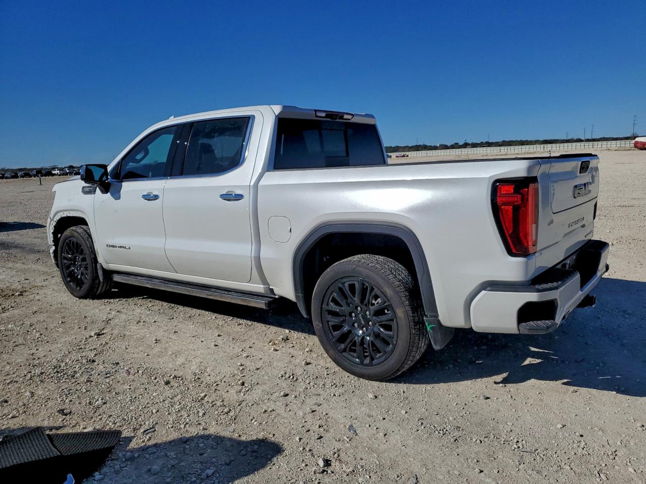 2025 GMC SIERRA K1500 DENALI ULTIMATE photo 2