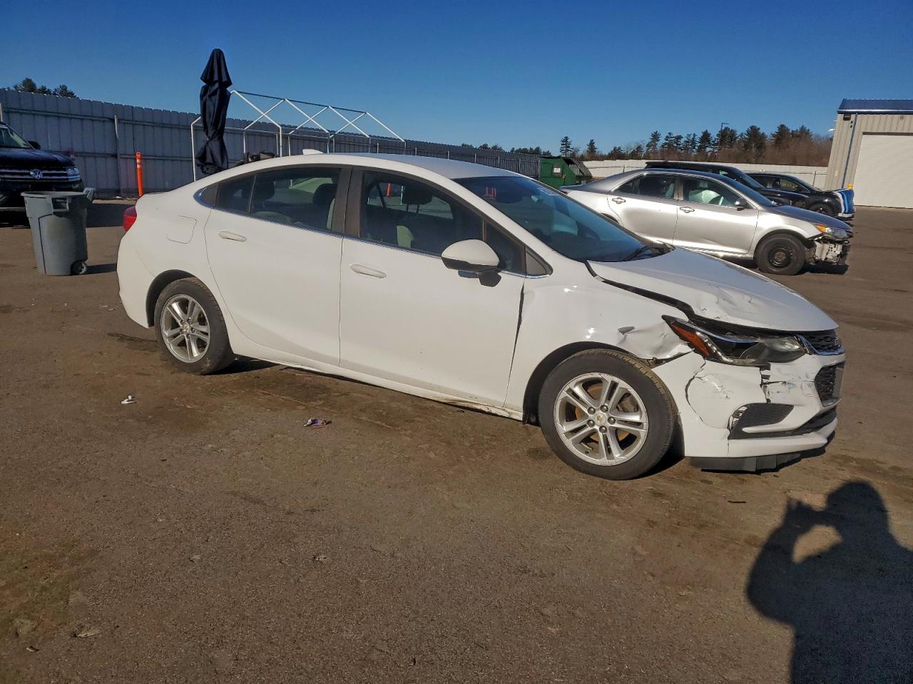 2017 CHEVROLET CRUZE LT photo 4