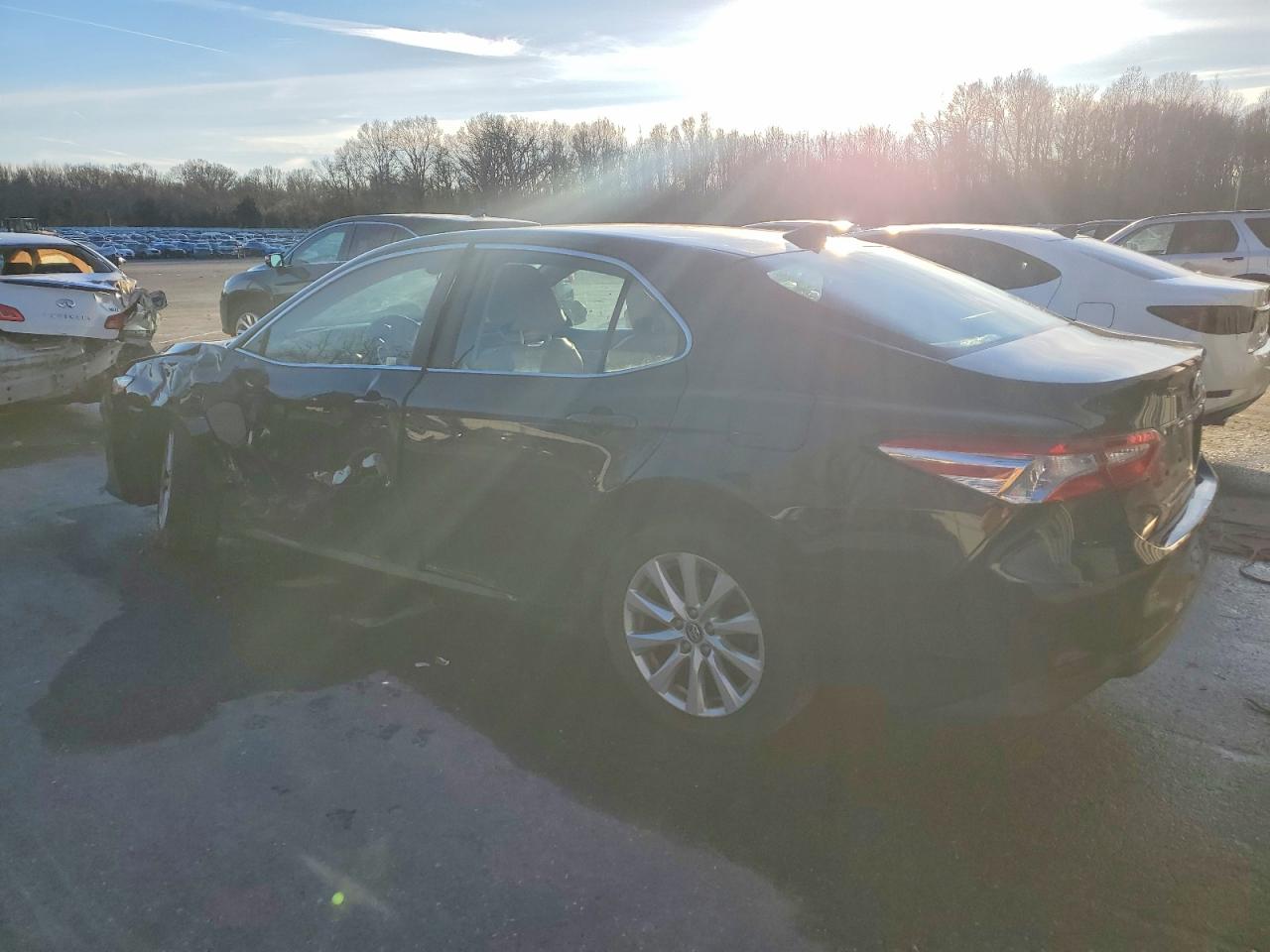 2020 TOYOTA CAMRY LE photo 3