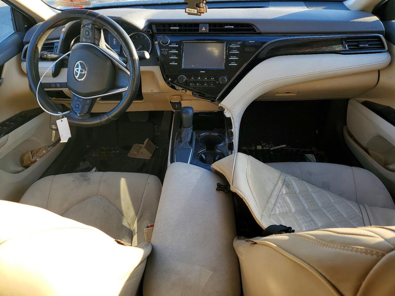 2020 TOYOTA CAMRY LE photo 15