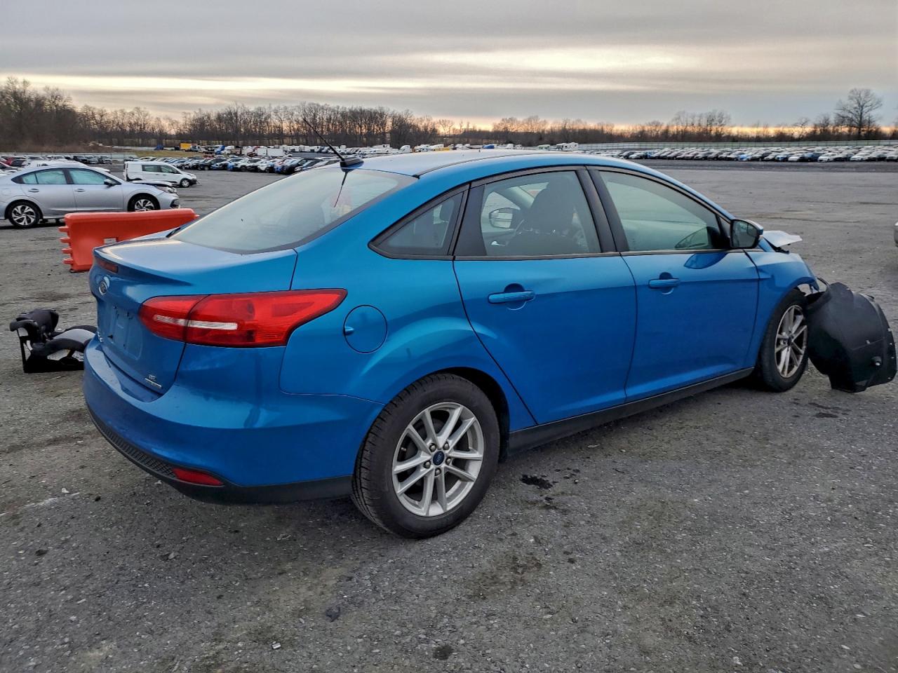 2015 FORD FOCUS SE photo 5