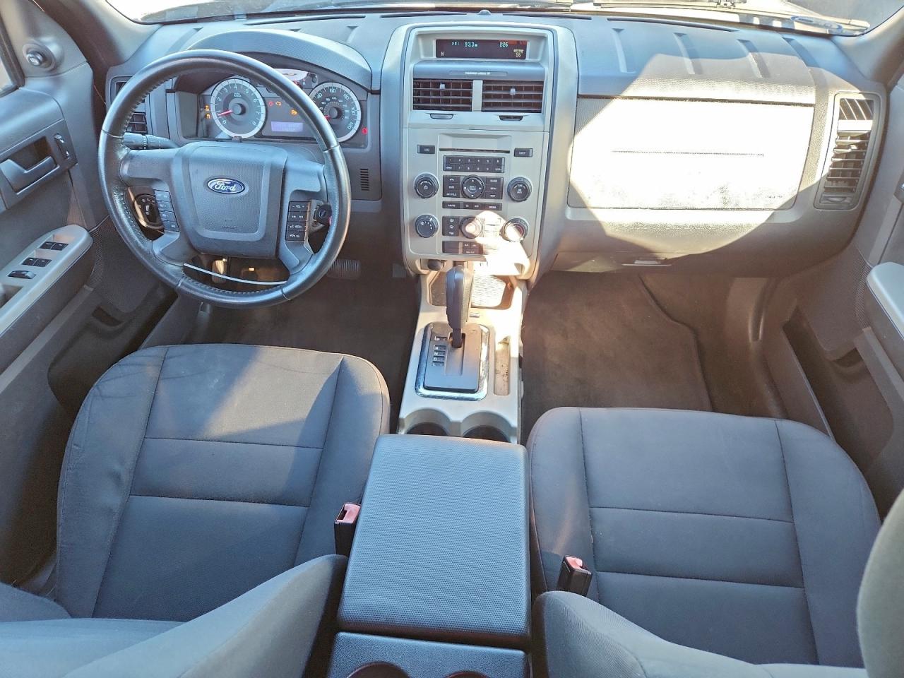 2011 FORD ESCAPE XLT photo 8