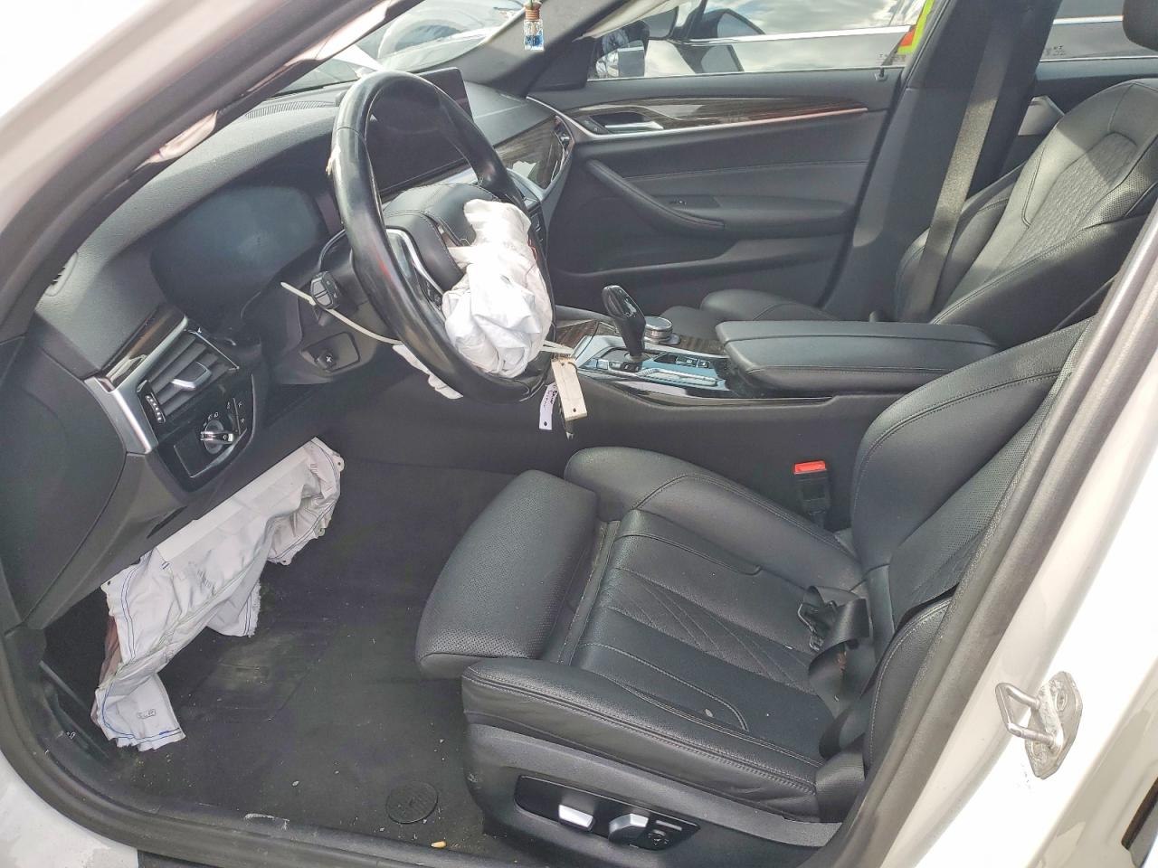 2021 BMW 530 XI photo 13