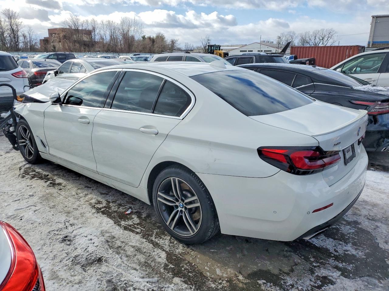2021 BMW 530 XI photo 3