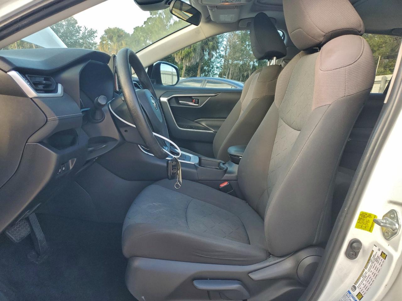 2019 TOYOTA RAV4 XLE photo 7