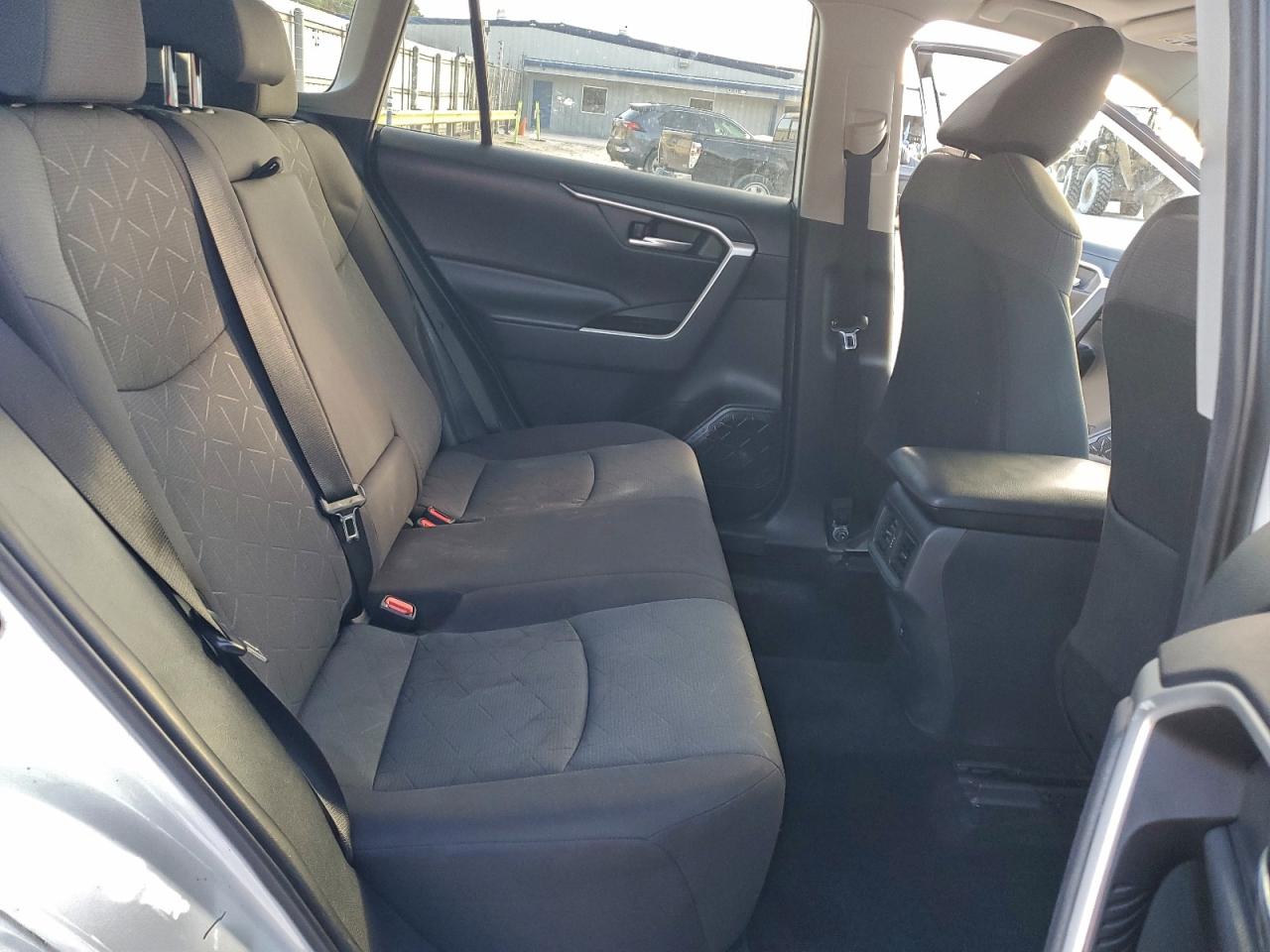 2019 TOYOTA RAV4 XLE photo 11