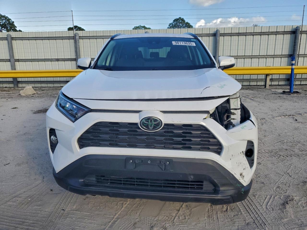 2019 TOYOTA RAV4 XLE photo 5