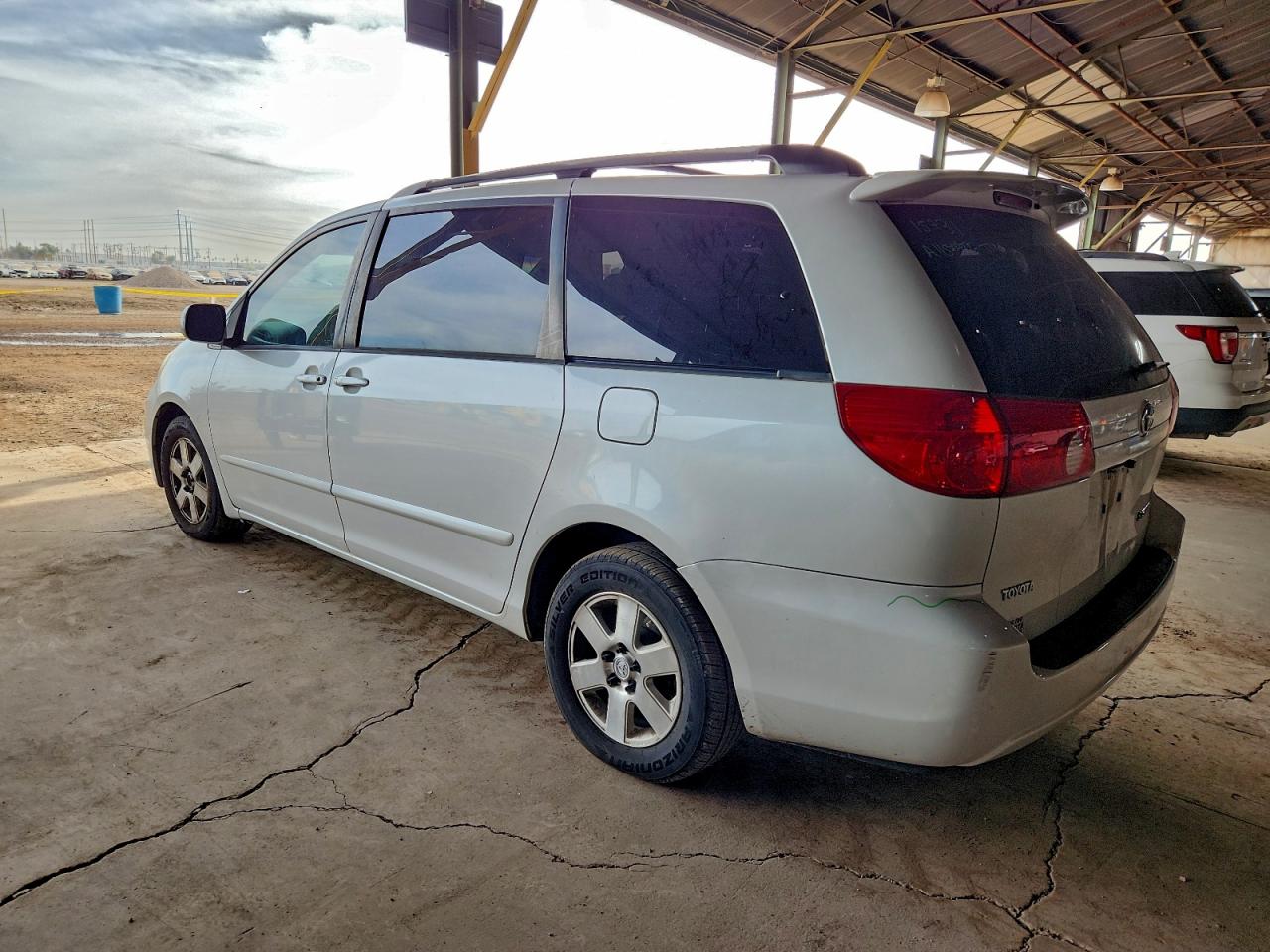 2008 TOYOTA SIENNA XLE photo 2