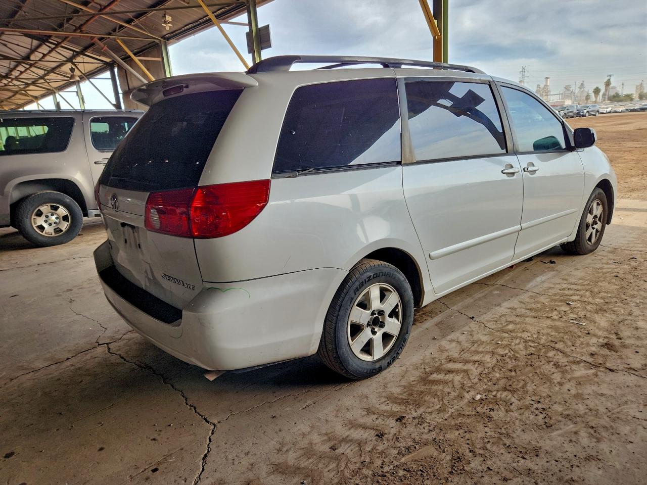 2008 TOYOTA SIENNA XLE photo 3