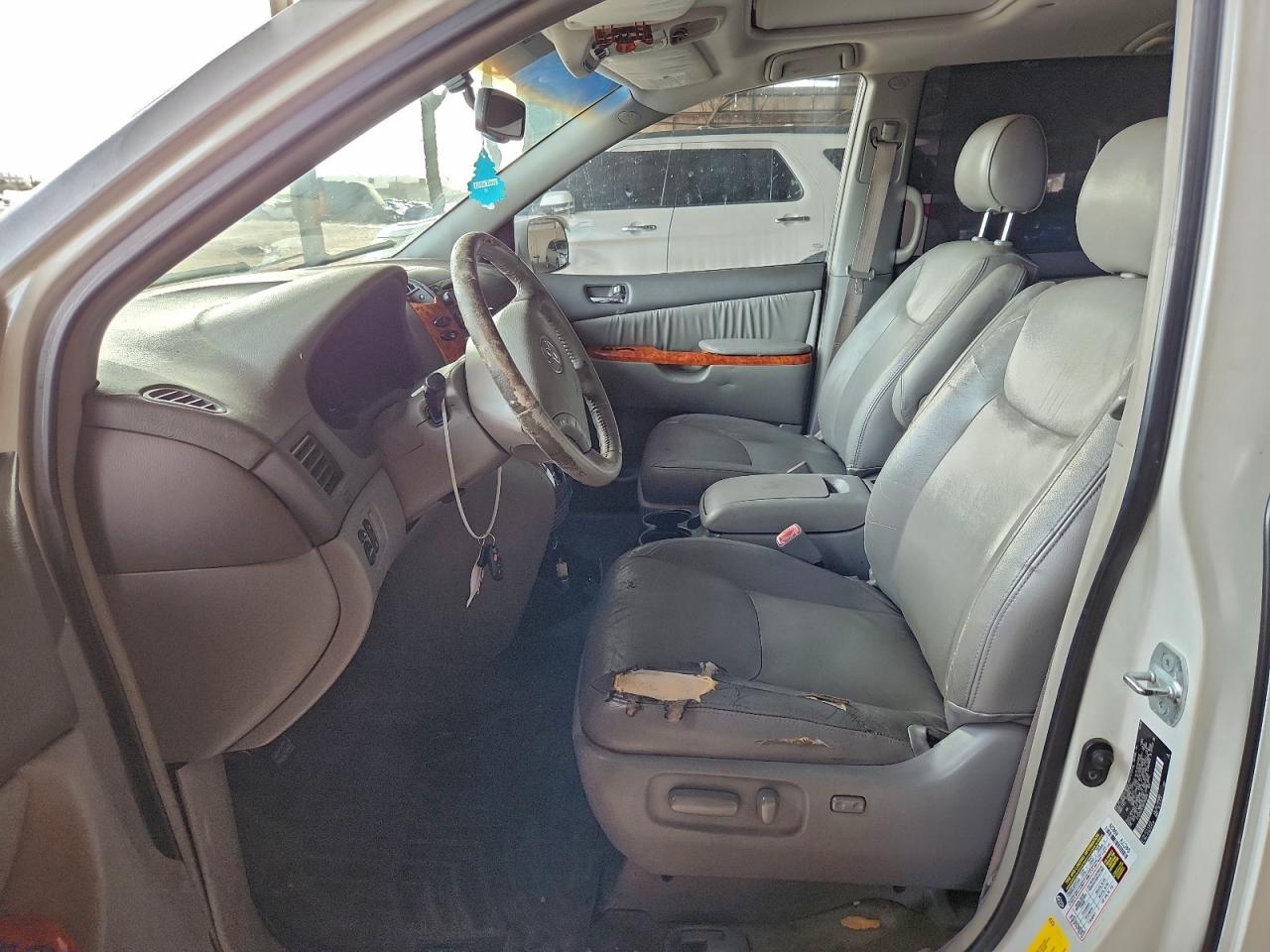 2008 TOYOTA SIENNA XLE photo 7