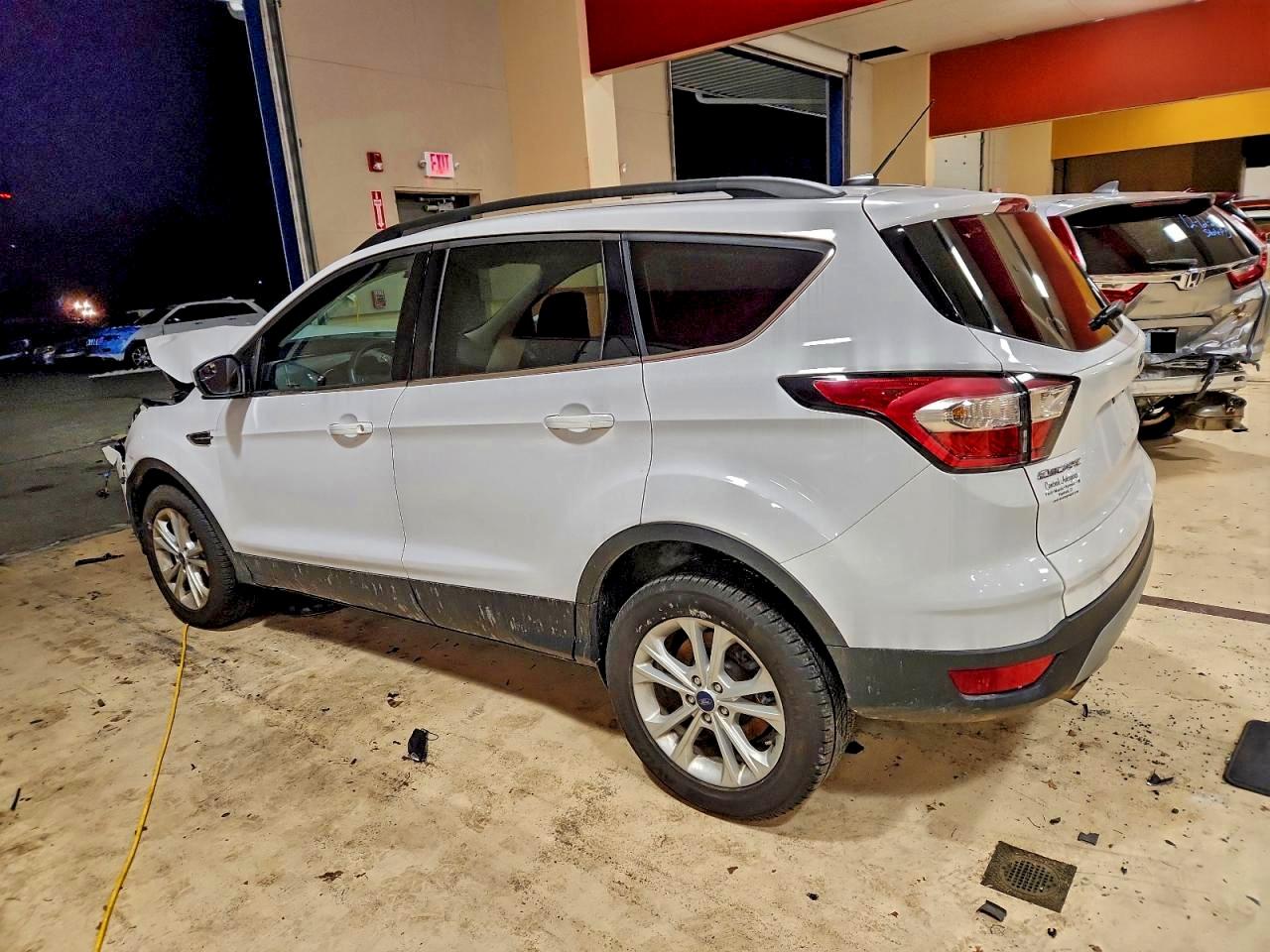 2018 FORD ESCAPE SE photo 2