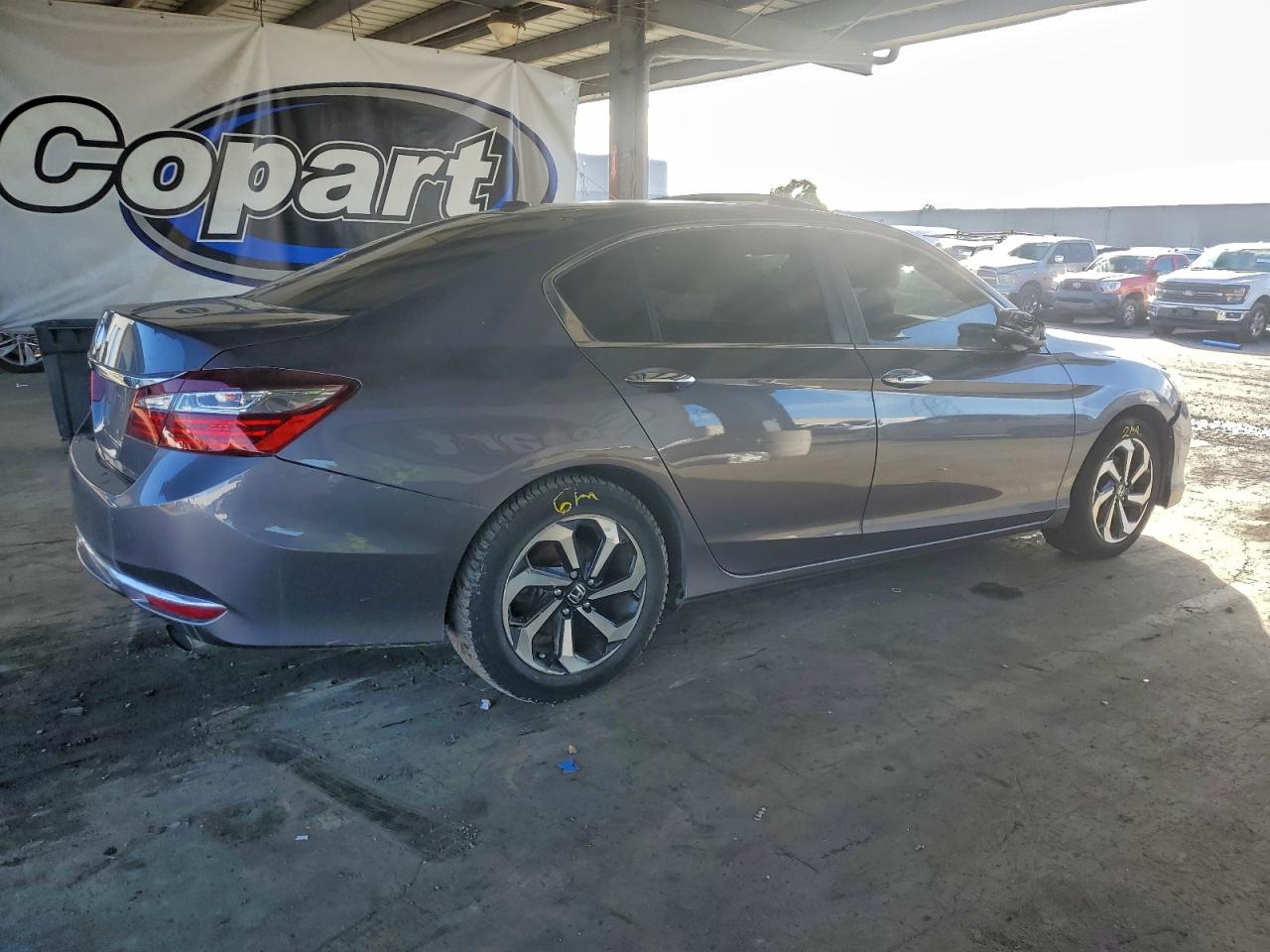 2017 HONDA ACCORD EX photo 3