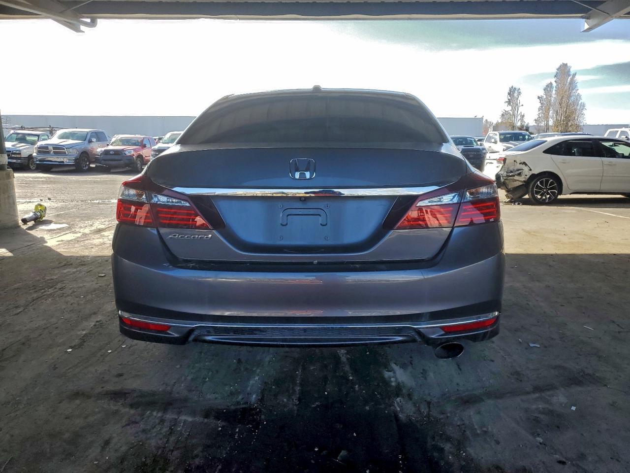 2017 HONDA ACCORD EX photo 6