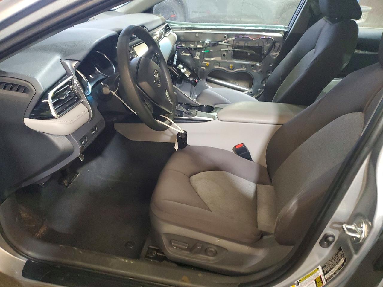 2018 TOYOTA CAMRY L photo 7