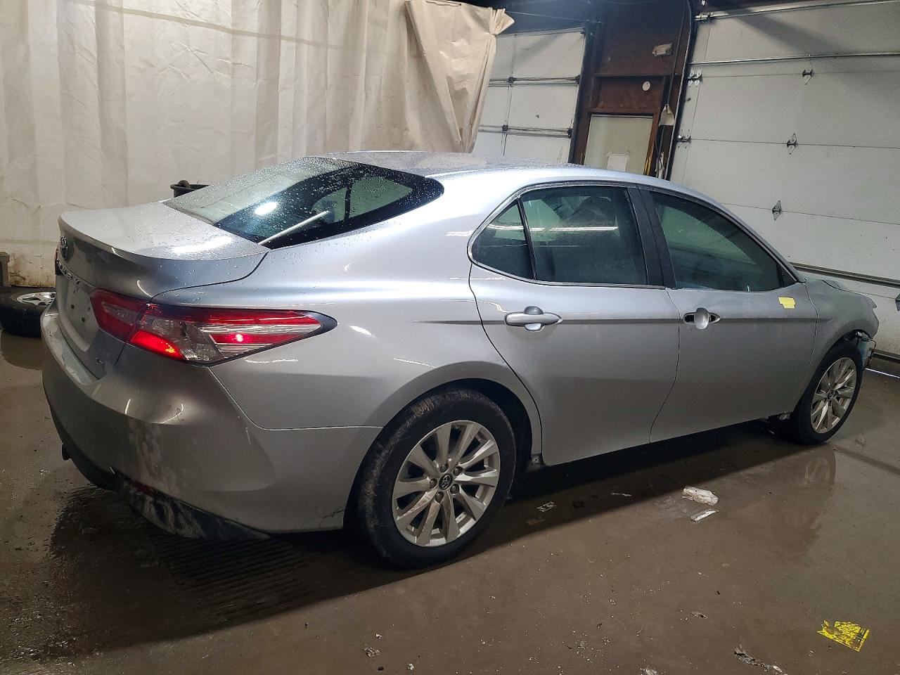 2018 TOYOTA CAMRY L photo 3