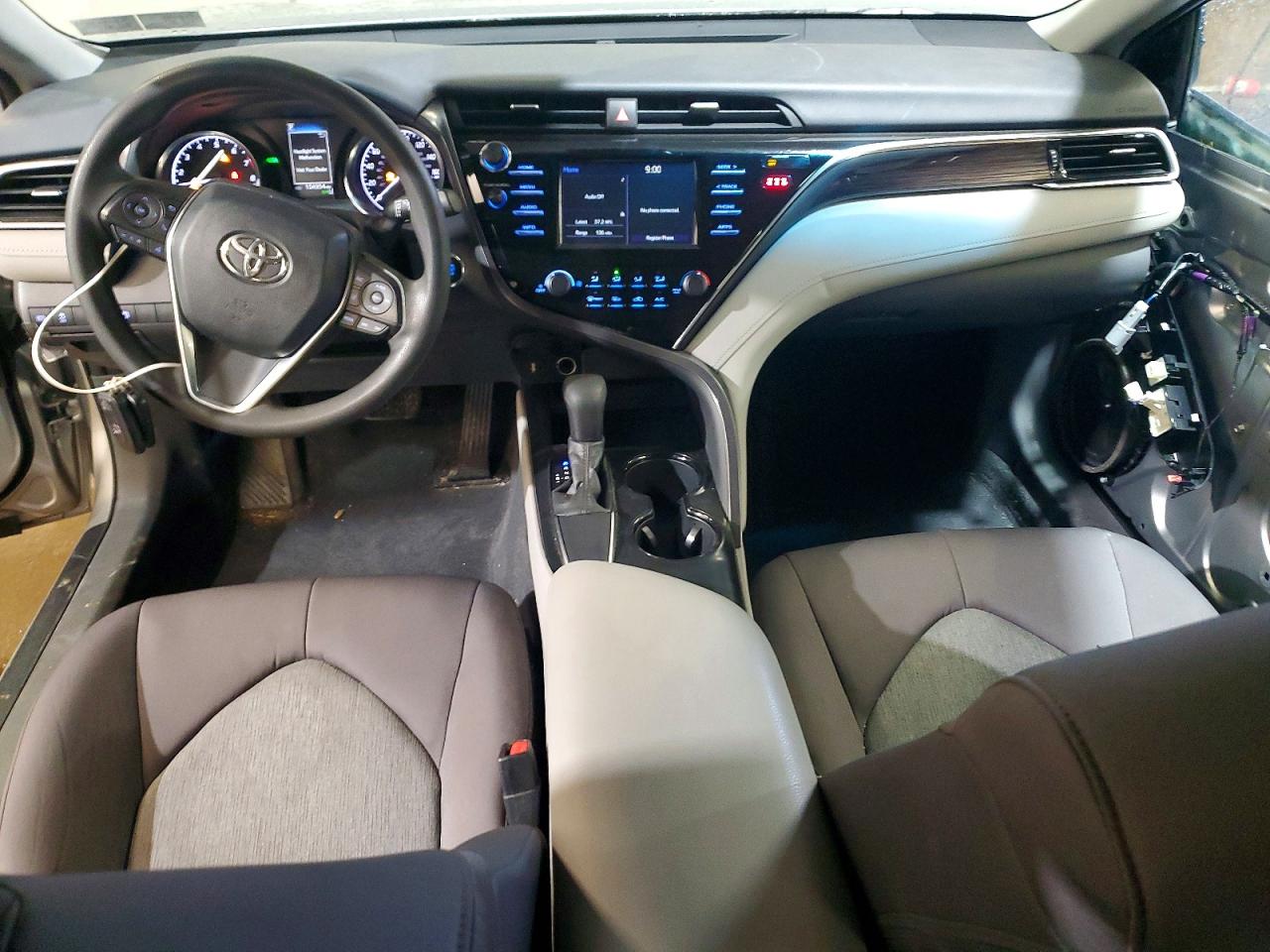 2018 TOYOTA CAMRY L photo 8