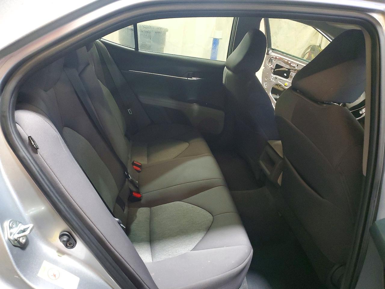 2018 TOYOTA CAMRY L photo 10