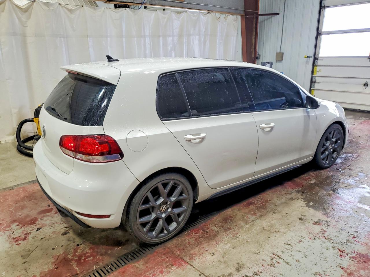 2013 VOLKSWAGEN GTI photo 3