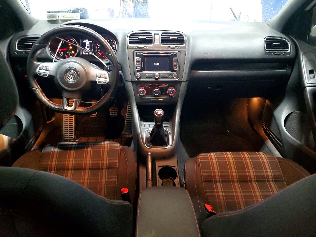 2013 VOLKSWAGEN GTI photo 8