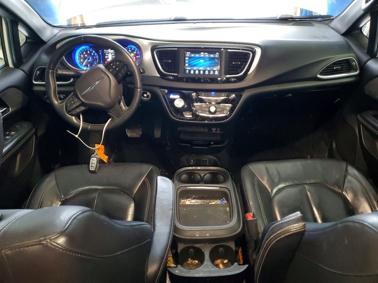 2019 CHRYSLER PACIFICA TOURING L photo 8