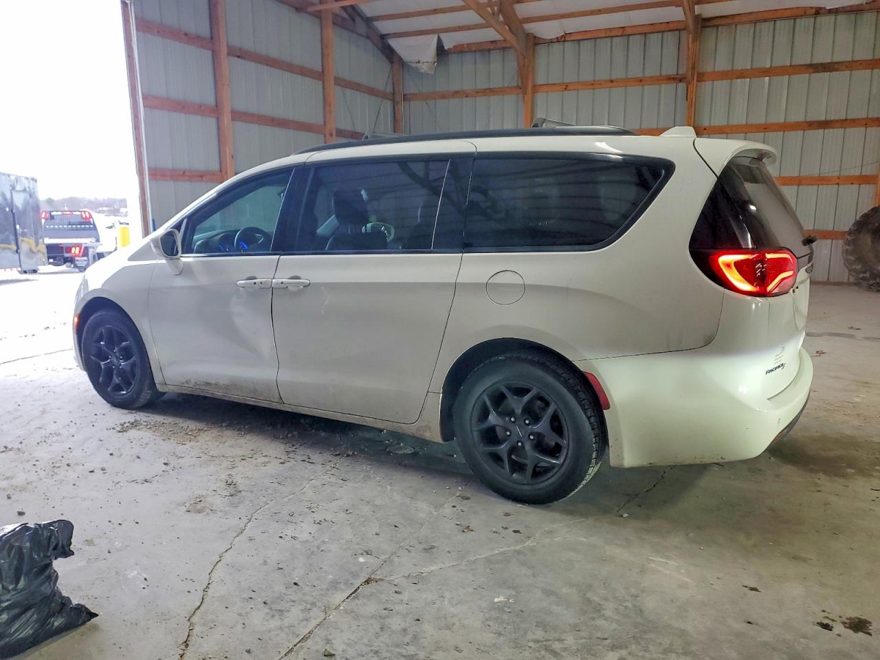 2019 CHRYSLER PACIFICA TOURING L photo 2