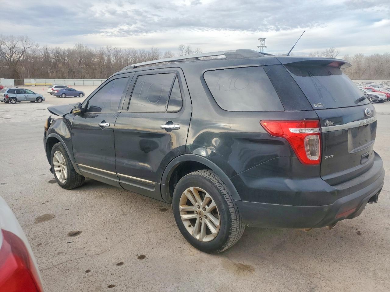 2011 FORD EXPLORER XLT photo 2