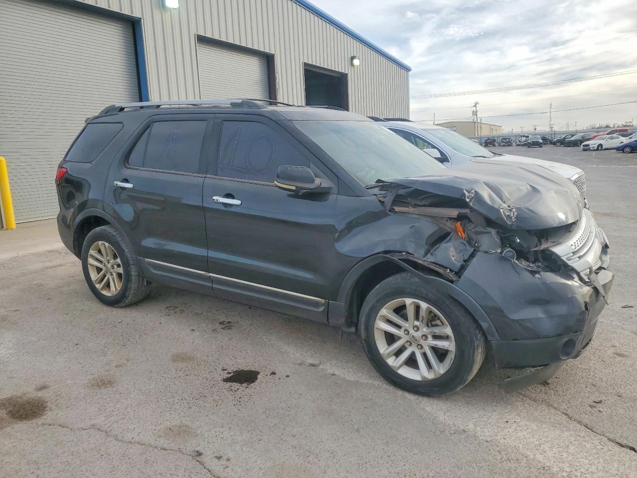 2011 FORD EXPLORER XLT photo 4