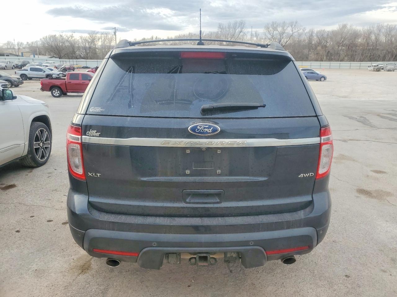 2011 FORD EXPLORER XLT photo 6