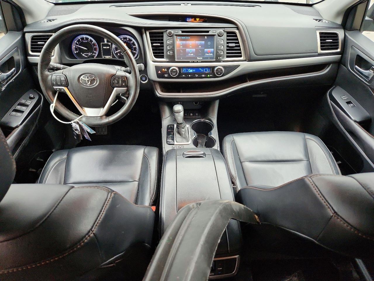 2016 TOYOTA HIGHLANDER XLE photo 8
