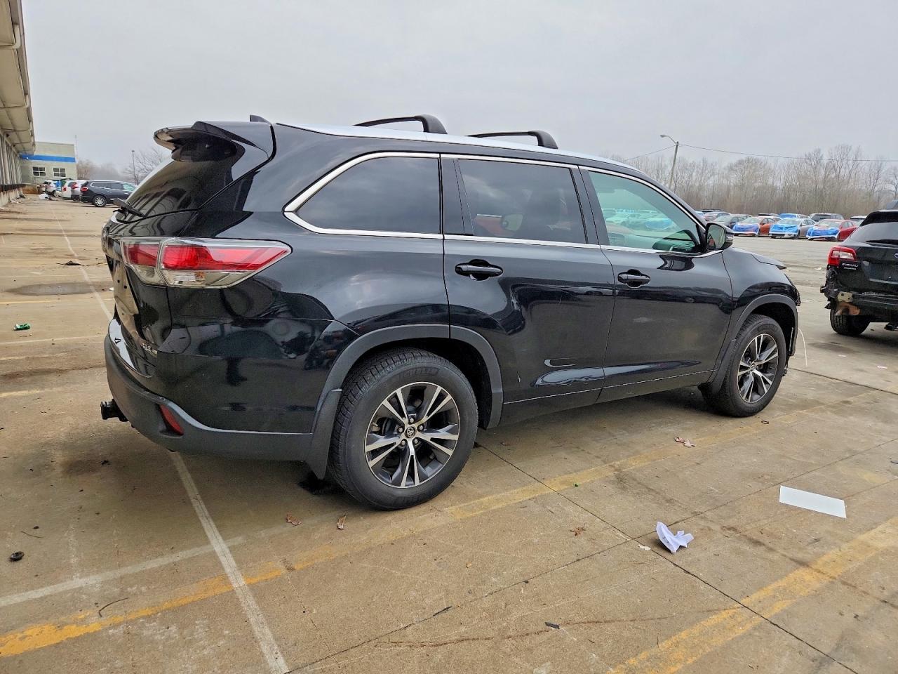 2016 TOYOTA HIGHLANDER XLE photo 3
