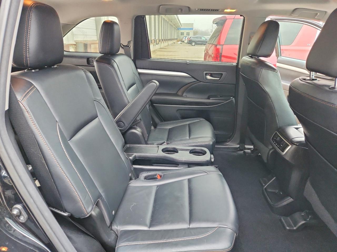 2016 TOYOTA HIGHLANDER XLE photo 11