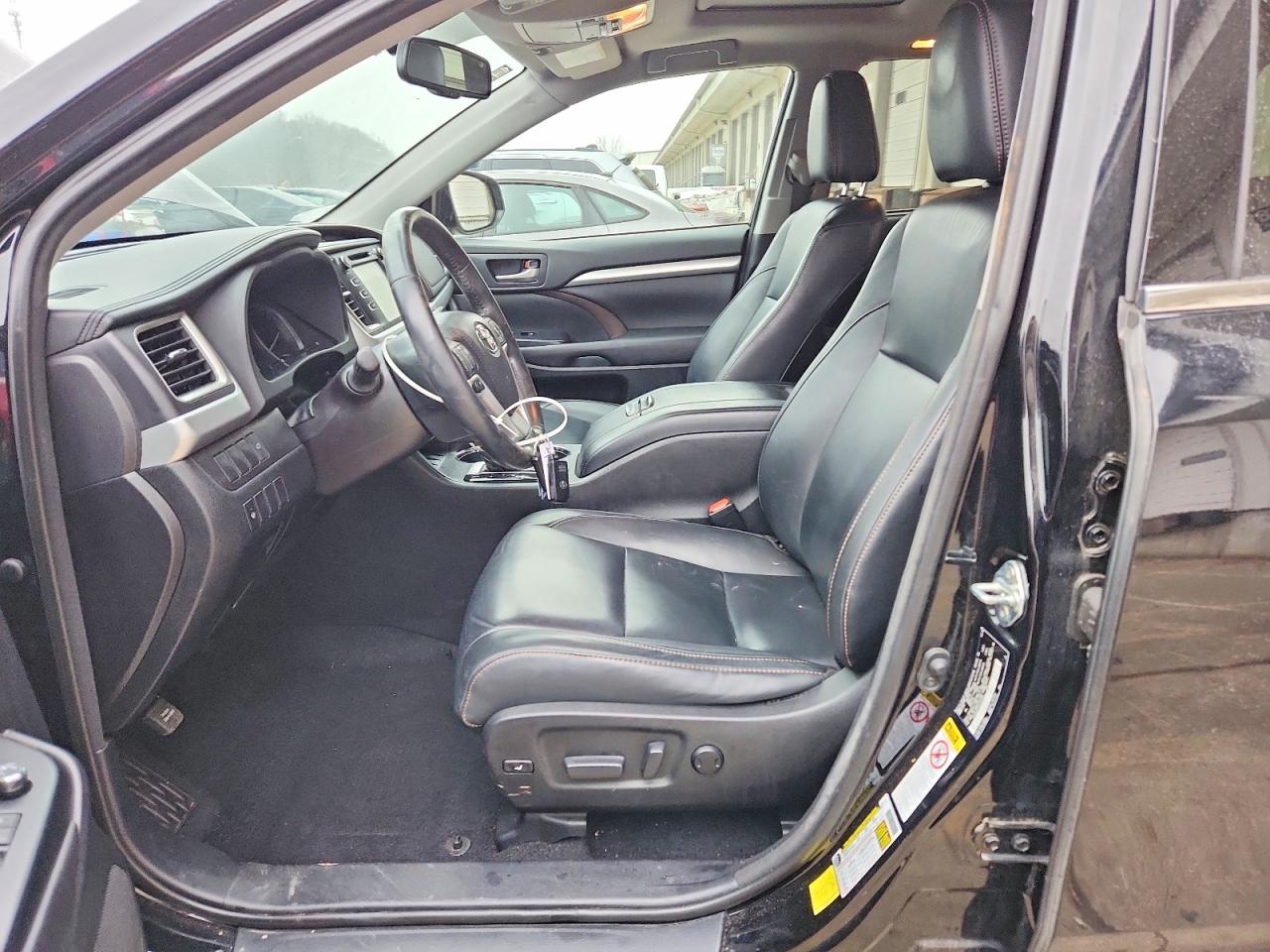 2016 TOYOTA HIGHLANDER XLE photo 7