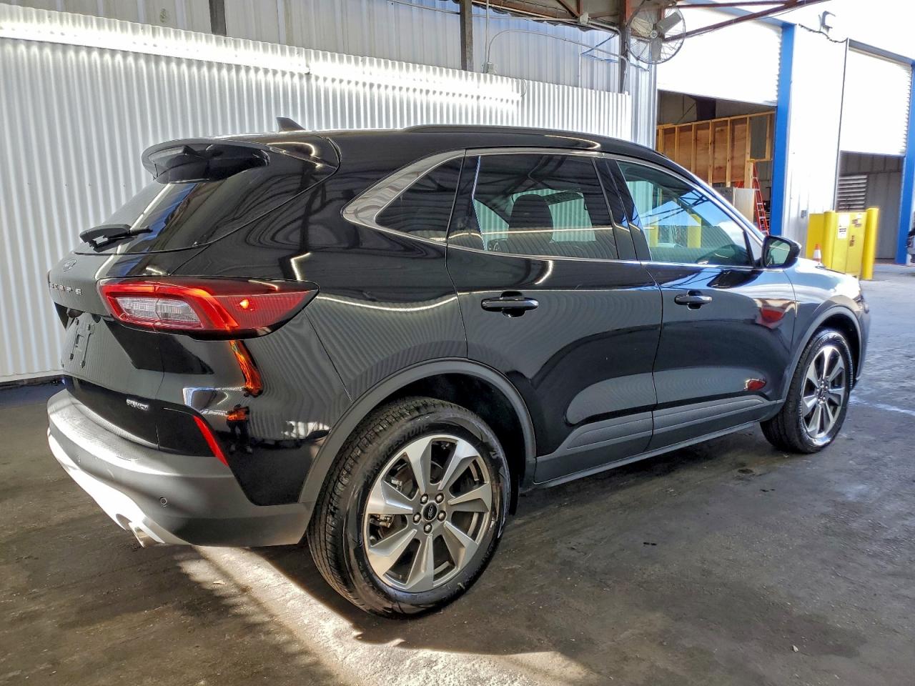 2025 FORD ESCAPE PLATINUM photo 3