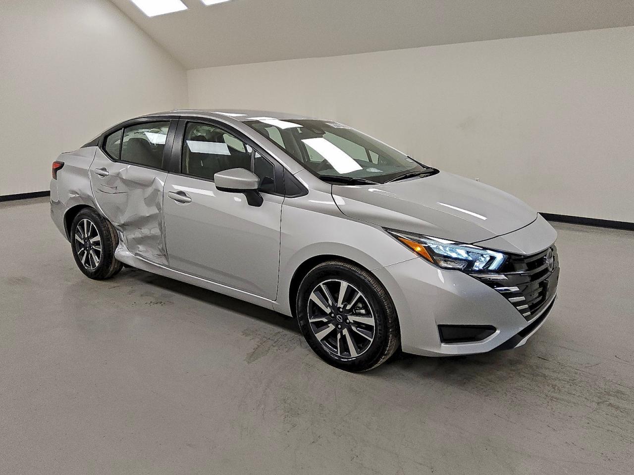 2025 NISSAN VERSA SV photo 4