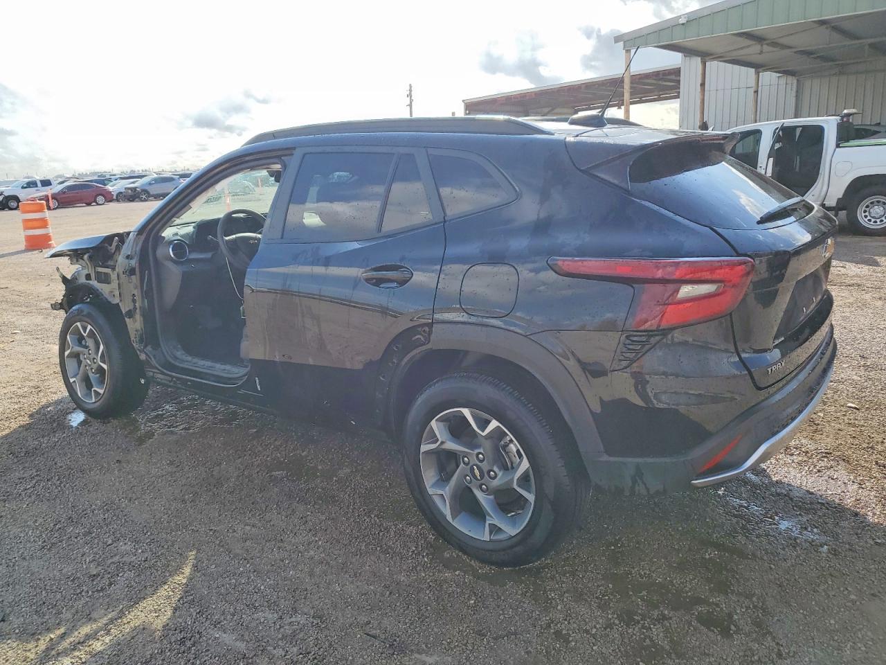 2025 CHEVROLET TRAX 1LT photo 2