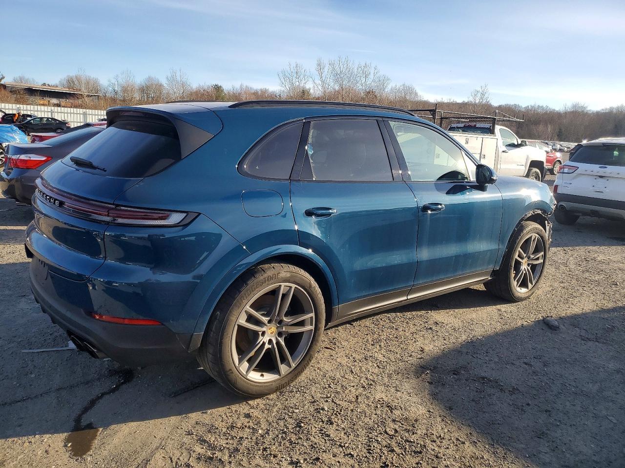 2024 PORSCHE CAYENNE S photo 3