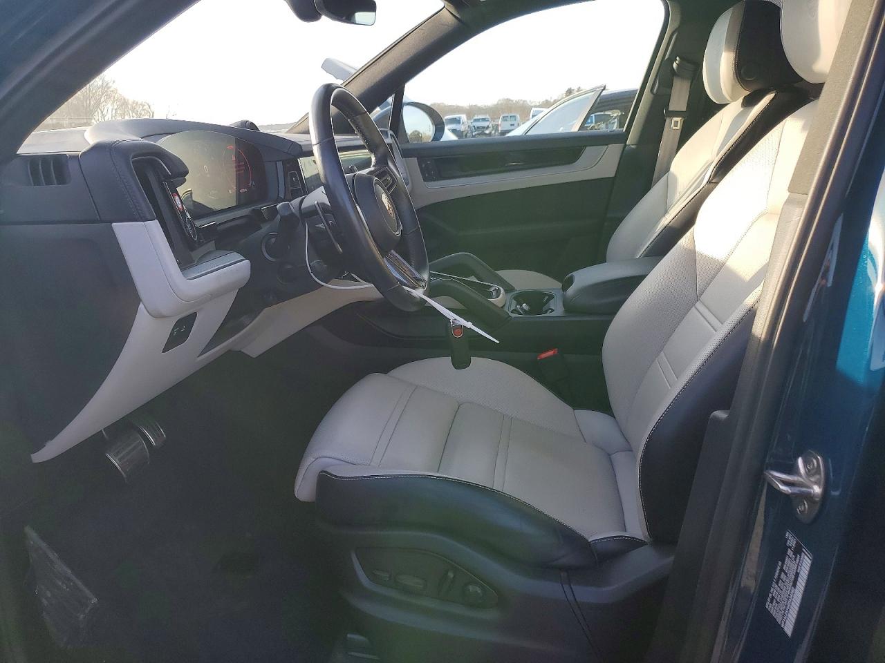 2024 PORSCHE CAYENNE S photo 7