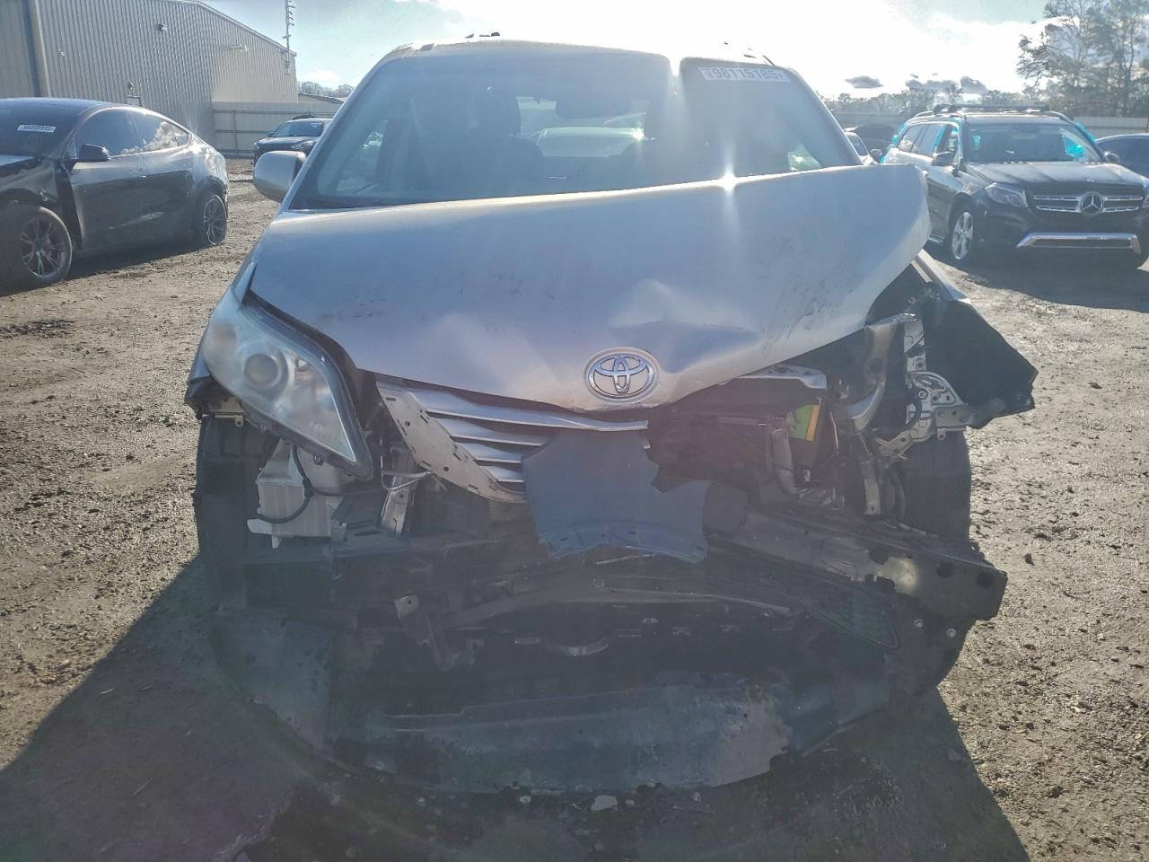 2015 TOYOTA SIENNA LE photo 5