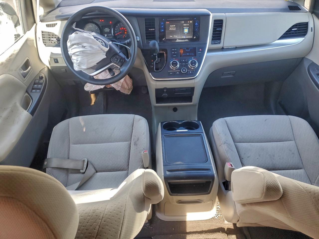 2015 TOYOTA SIENNA LE photo 8